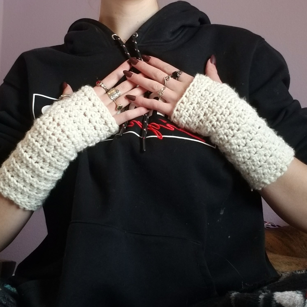 white crocheted fingerless gloves